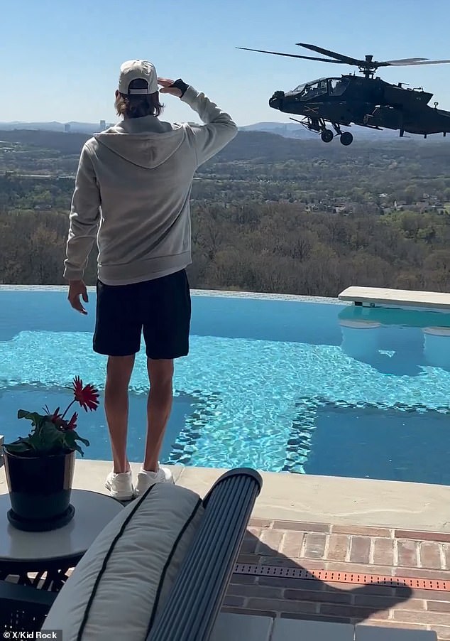 Pete Hegseth dice que “no hay castigo” para los pilotos del ejército que vuelan cerca de la réplica de la Casa Blanca de Kid Rock, valorada en 3 millones de dólares, en Tennessee