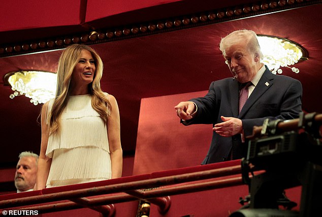 Donald Trump y Melania Trump asistieron a la noche inaugural de Chicago en el Centro Kennedy ‘Trump’