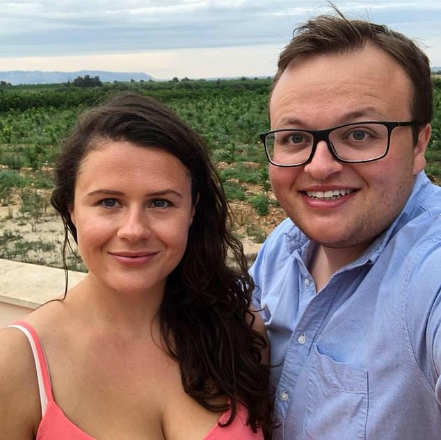 La esposa del parlamentario laborista del presunto espía chino ‘se comportó de manera inapropiada con dos oficiales navales que trabajaban en submarinos nucleares ultrasecretos’