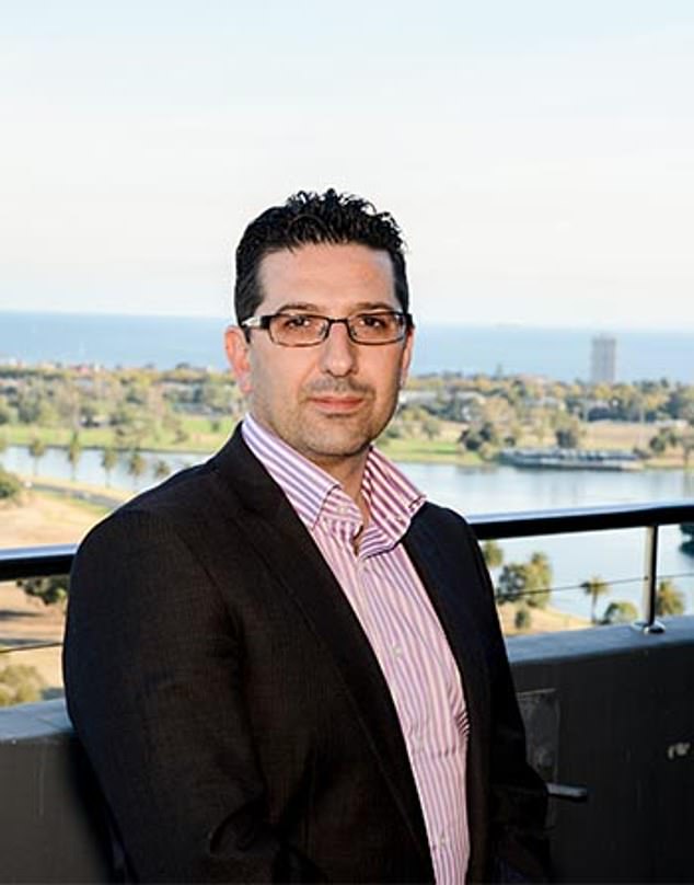 El ejecutivo de First Guardian admite que gastó más de 100.000 dólares en un bolso Hermès Birkin para una mujer que no conocía: miles perdieron los ahorros de toda su vida