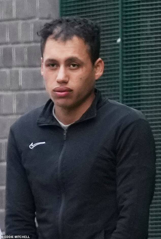 Solicitante de asilo acusado de violar en grupo a una mujer borracha y solitaria en Brighton Beach afirma que “la violación es sexo”