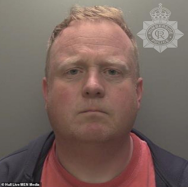 Cómo la gira por Estados Unidos del empresario de pompas fúnebres ‘Frankenstein’ ayudó a exponer el peor escándalo de funerarias en Gran Bretaña, mientras se enfrenta a la cárcel por descomponer 30 cuerpos y embolsarse los gastos de cremación.