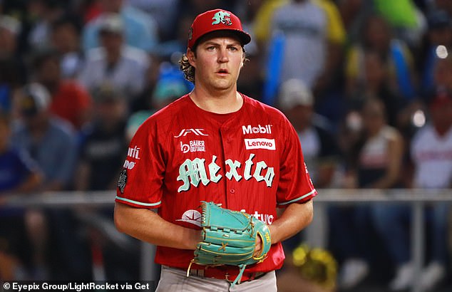 Trevor Bauer, ex estrella de la MLB caído en desgracia, finalmente selló el regreso del béisbol en los EE. UU…. pero no al nivel que había planeado