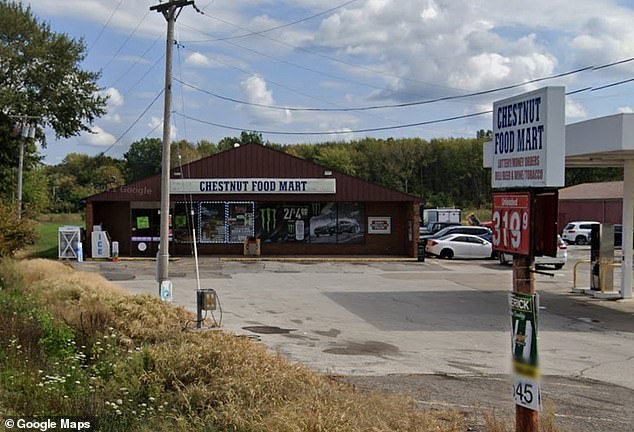El marido atribuye su enorme premio de lotería de seis cifras a una confusión del cajero que lo sorprendió