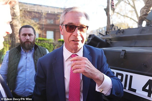 NIGEL FARAGE: Si recortamos el proyecto de ley de beneficios, podemos mantener esta promesa de pensión