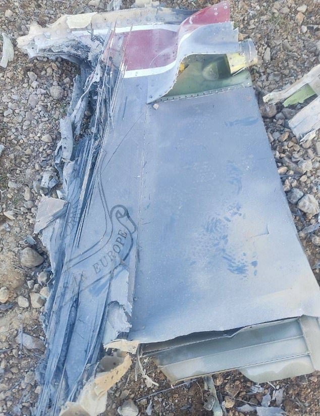 Irán recompensa a los pilotos estadounidenses después de que el gobierno publicara imágenes del avión estadounidense derribado