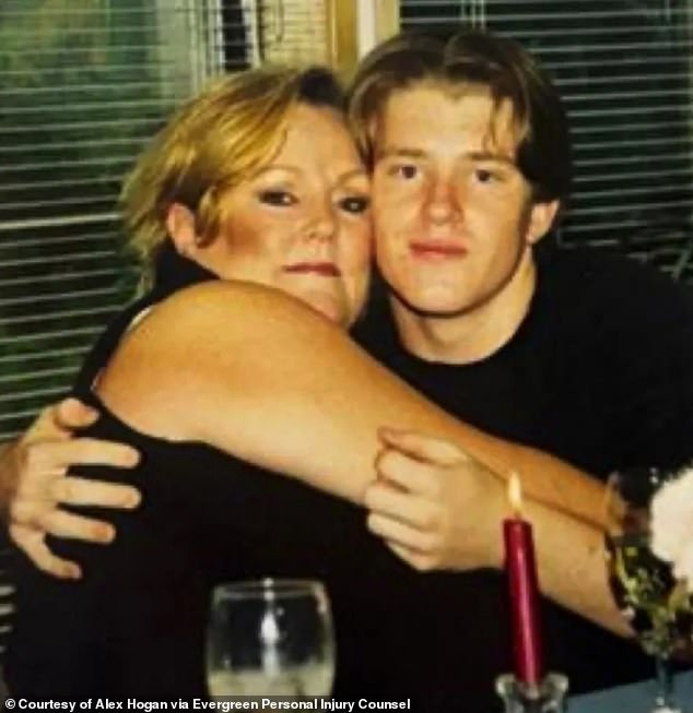 Una mujer de Seattle, de 71 años, murió de ’10 de cada 10 dolores’ después de que una ambulancia tardó diez horas en llegar, el operador del 911 hizo un comentario sarcástico y le dijo que dejara de llamar, alega la demanda.