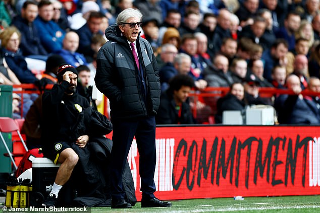 El elegante Roy Hodgson lleva al Bristol City a la victoria en su primer partido en 44 años y afirma que pasarán “sólo cinco semanas antes de que vuelva a ponerse zapatillas”.