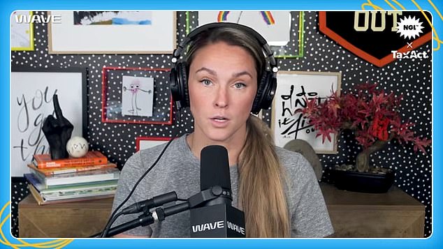 La gimiente Kylie Kelce criticada por los fanáticos por su extraña perorata sobre su fama en su podcast: ‘Un error que ella misma cometió’