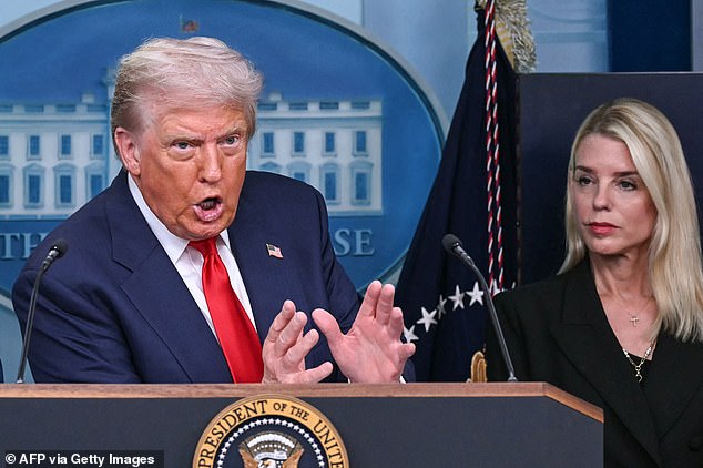 Trump lanza una sangrienta amenaza mal escrita a Irán mientras se acerca la fecha límite para reabrir el Estrecho de Ormuz