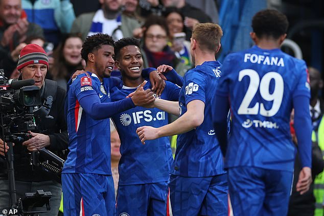Chelsea 7-0 Port Vale: la estrategia sin riesgos de Liam Rosenior da sus frutos mientras las estrellas de los Blues alivian la presión sobre el técnico subestimado después de una semana difícil al irrumpir en la semifinal de la Copa FA