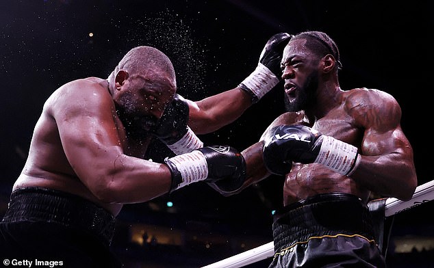 La victoria de Deontay Wilder sobre Derek Chisora fue una pelea STOKU: rara vez ha habido una pelea tan brutal e impresionante entre dos gladiadores, y esto es lo que deben hacer a continuación, escribe JEFF POWELL