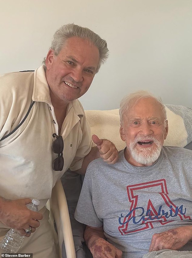 Buzz Aldrin, de 96 años, el segundo hombre en caminar sobre la luna, quedó “absolutamente impresionado” por la misión Artemis II y ahora pide a la NASA que “invada Marte”.