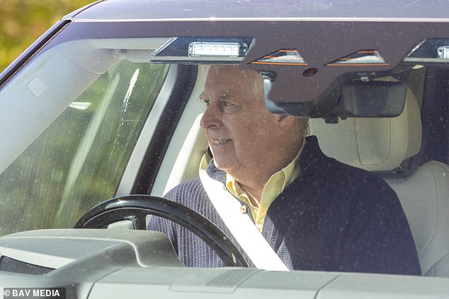 Andrew Mountbatten-Windsor ha sido visto cerca de Sandringham Farmhouse y se revela que está “bloqueando” que Edward y Sophie usen la propiedad.