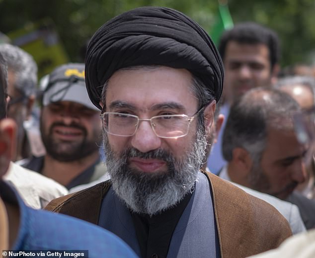 El nuevo líder supremo de Irán “se desmayó” en la ciudad santa y no puede gobernar un país devastado por la guerra, dice un memorando de inteligencia