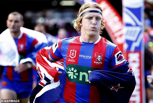 Estrella del fútbol revela que tiene un romance con la hija de una de las mayores leyendas de su equipo y hace una vergonzosa confesión sobre su padre