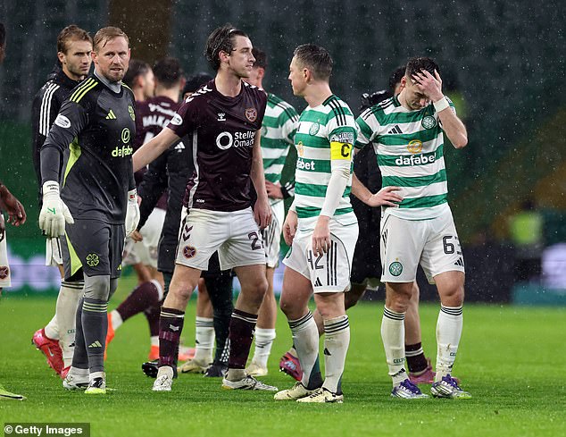 ¡ESTO ES UN JUEGO! Los anfitriones del Celtic, Hearts y Rangers, viajan a Falkirk el último día, y los juegos divididos crean el potencial para una batalla real por el título de gran éxito.