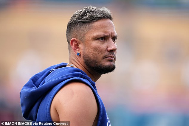 La desconsolada estrella de los Dodgers, Miguel Rojas, anuncia la muerte repentina de su padre en una devastadora publicación en las redes sociales.