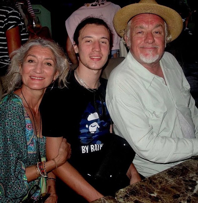 107754877-15717131-Finbar_Sullivan_centre_with_his_mother_Leah_Seresin_and_father_C-m-1_1775718203438.jpg