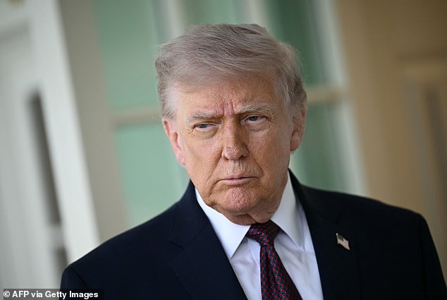 ‘Puerta de las Lágrimas’: Irán planea apoderarse de un cuello de botella global de 18 millas mientras los saudíes suplican a Trump que ponga fin al bloqueo de Ormuz