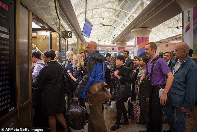 NJ Transit cobra más de $100 por un viaje regular de $13 para anticipar el viaje de los espectadores de la Copa Mundial a los próximos partidos