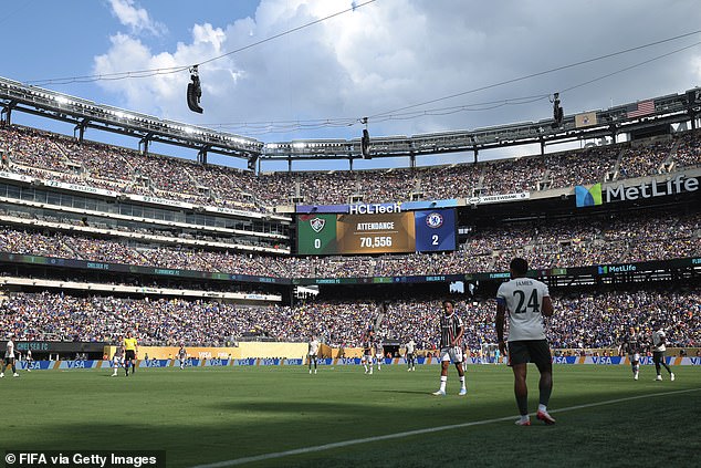 Indignación en la Copa del Mundo mientras los aficionados enfrentan un aumento de precios del 775 POR CIENTO después del escándalo de las entradas: “Es un shock”
