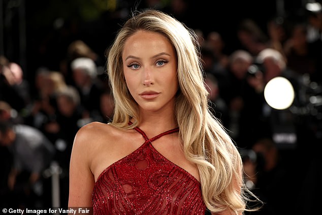 Alix Earle jura que está saliendo con jugadores de fútbol después de la separación de Tom Brady y Braxton Berrios