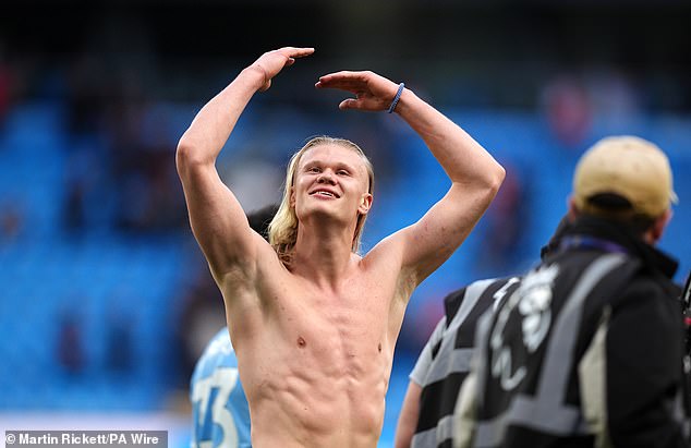 Wayne Rooney critica al Manchester City por las celebraciones “prematuras” tras la victoria del Arsenal, mientras que la leyenda del Manchester United insiste en que “podría volver a morderlos”