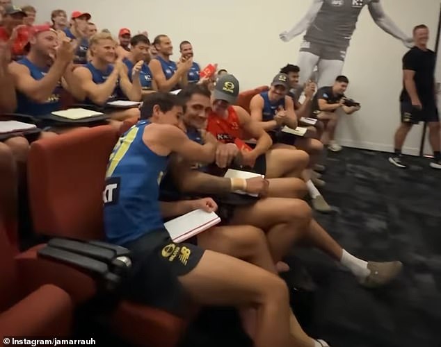 Una estrella del fútbol con un pasado turbulento rompe a llorar mientras la AFL vive el mejor momento del año.