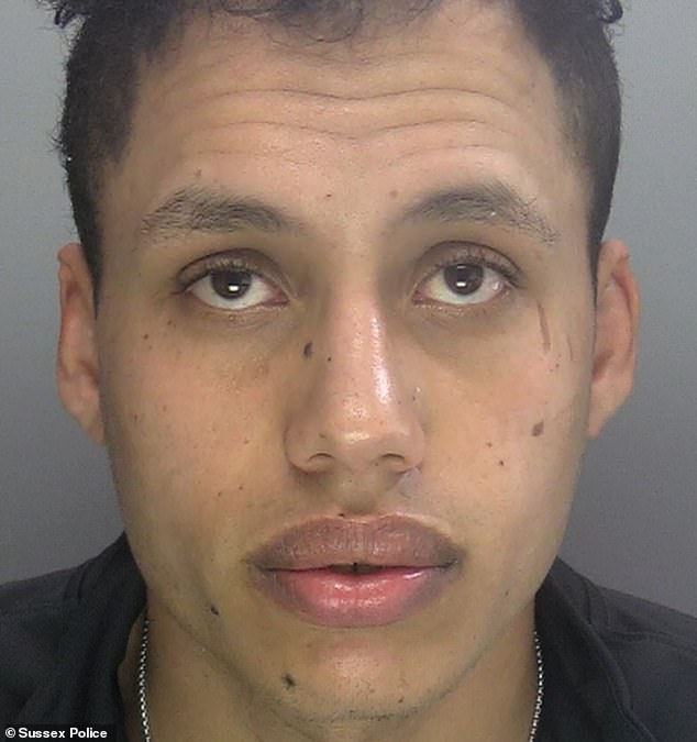 Una mujer vulnerable violada en grupo por tres pequeños inmigrantes en embarcaciones en la playa de Brighton describe el impacto “insoportable” en su vida, el fiscal dice que los atacantes fueron “inhumanos”