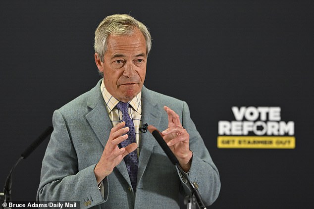 Nigel Farage ha advertido que “viene a favor del Partido Laborista” mientras lanza un plan de reforma para despedir a los ministros del gabinete, incluidos Ed Miliband e Yvette Cooper.