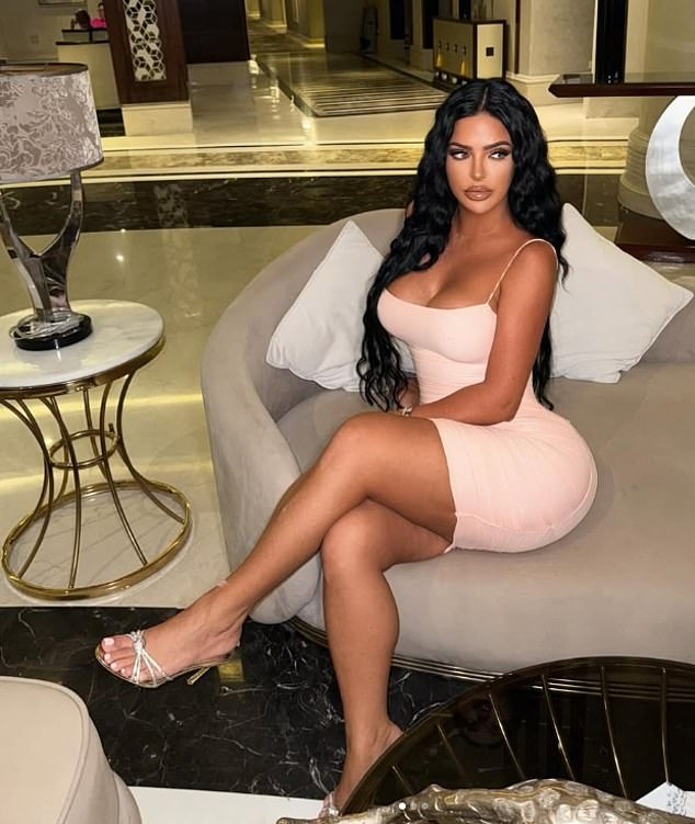 La familia rinde un desgarrador homenaje al influencer ‘finalista de X Factor’, de 32 años, que murió afuera del club nocturno Soho