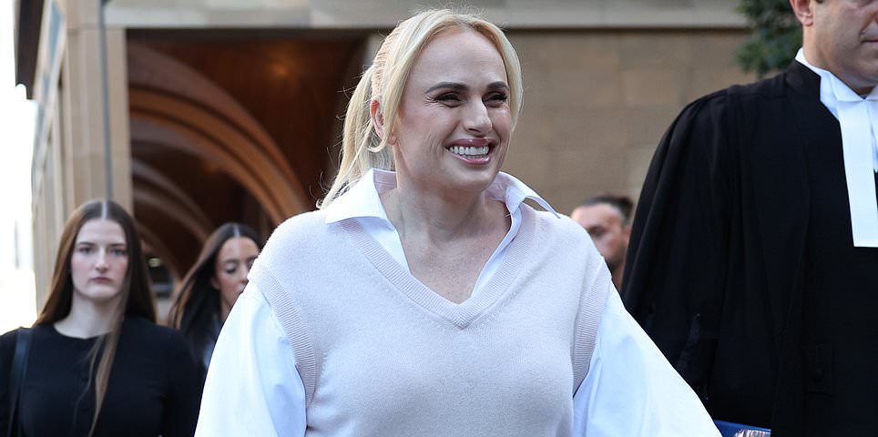 Rebel Wilson entra al estrado de los testigos en el juicio por difamación e inmediatamente recibe una pregunta brutal sobre su memoria: “No puedo recordarlo” – cobertura en vivo