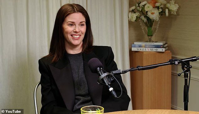 Se revela que Emily Nicola Peltz, de El diablo viste de Prada, es la estilista de vestidos de novia que fue el objetivo de la “traición” de la escritora Lauren Weisberger.