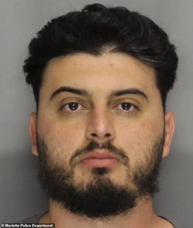 Los fiscales dicen que un concesionario de automóviles de Atlanta utilizó el mismo plan que el padre de la heroína ficticia Matilda para hacer que sus vehículos usados fueran más atractivos para los compradores.