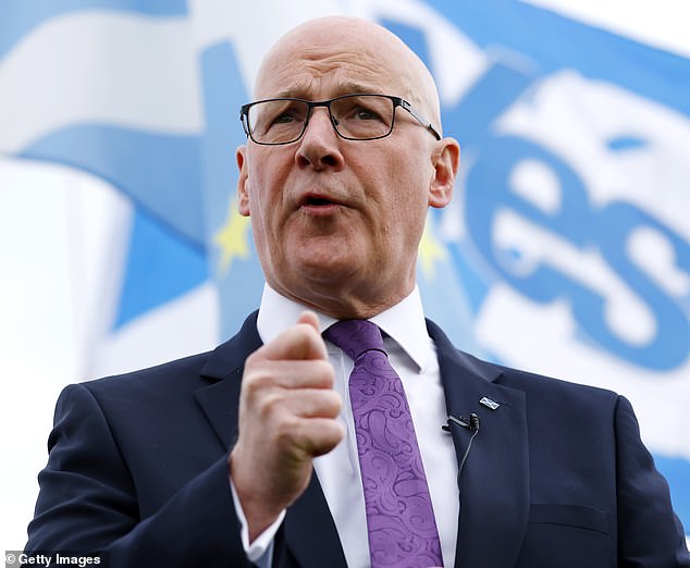 ‘¿También hiciste los alunizajes?’: Swinney, del SNP, se burla de que Trump se atribuya el mérito de haber levantado los aranceles estadounidenses al whisky escocés.