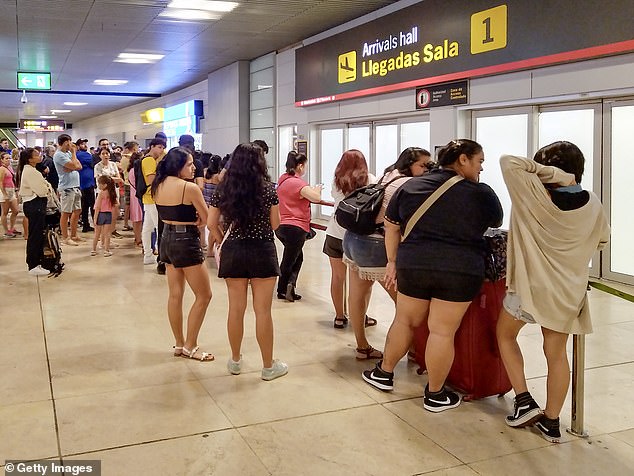 Portugal e Italia son los últimos destinos vacacionales que suspenderán los controvertidos controles fronterizos de la UE para evitar el caos a medio plazo.