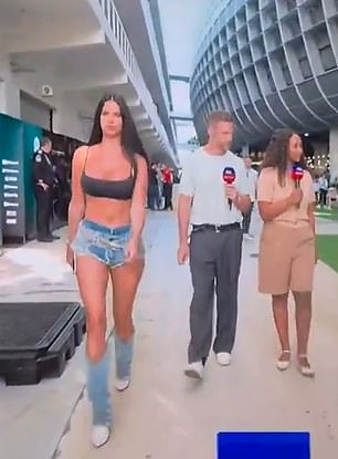 Divertido momento en el que un camarógrafo de Sky Sports se distrae en el Gran Premio de Miami durante el episodio de Jenson Button, ¡e incluso el mecánico de McLaren se sorprende!