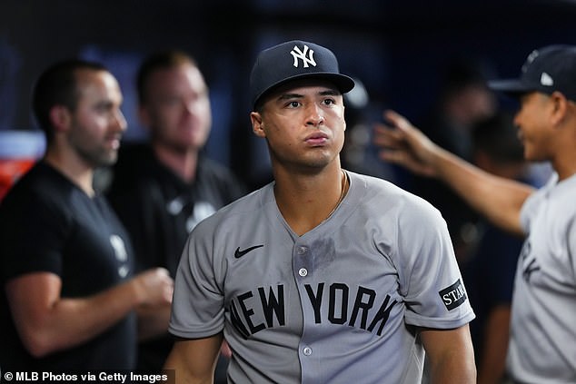 El campocorto de los Yankees en apuros, Anthony Volpe, sufre la máxima humillación mientras Nueva York toma una decisión sobre su futuro.