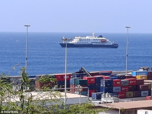 Estados Unidos envía un avión de evacuación para rescatar a 17 estadounidenses atrapados en un crucero por hantavirus y llevarlos a un centro de cuarentena de última generación en Nebraska.