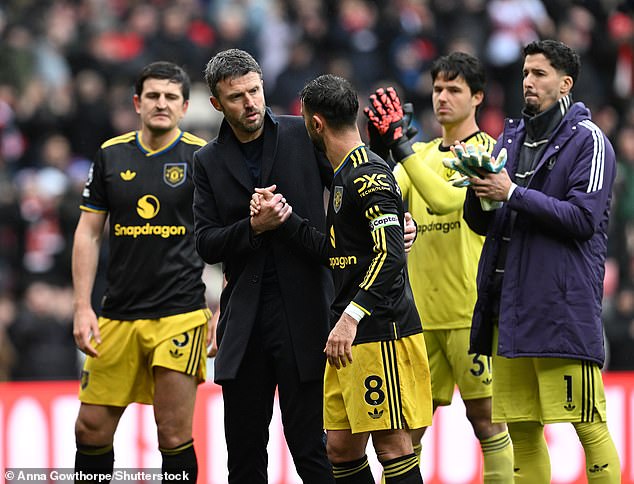 Michael Carrick vislumbró preocupantemente el futuro durante el estancamiento del Man United en Sunderland, escribe CHRIS WHEELER, mientras la puerta de salida se cierne sobre una transferencia de £ 36,5 millones.