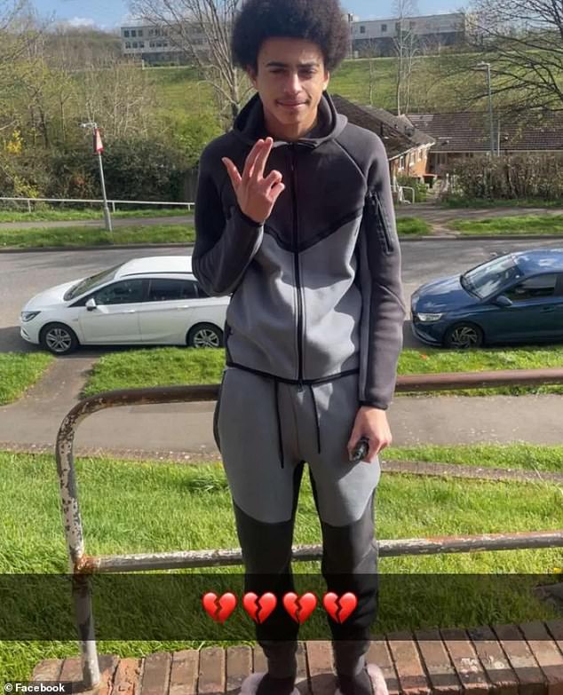 Dos adolescentes, de 16 y 19 años, asesinados después de que un BMW chocara con una motocicleta en Newport: un hombre y una mujer arrestados bajo sospecha de asesinato