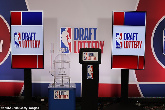 Los Washington Wizards celebran haber ganado la Lotería del Draft de la NBA tras registrar el peor récord de la liga