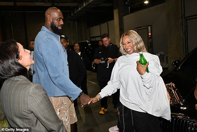 108560293-15812333-LeBron_James_will_discuss_his_NBA_future_with_his_family_as_he_c-a-19_1778809782757.jpg