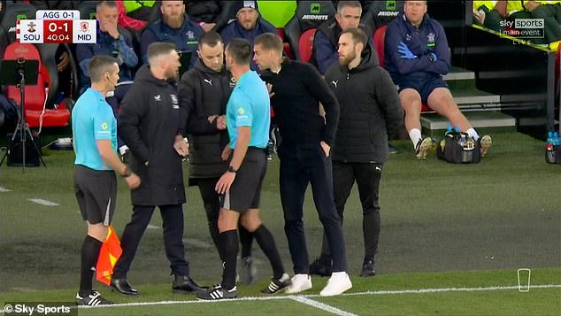Los furiosos jefes de Middlesbrough y Southampton fueron SEPARADOS por el árbitro en un momento tenso durante la semifinal del play-off del campeonato ‘Spygate 2.0’