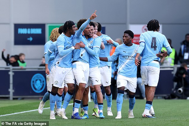 Manchester City 2-1 Man United – Final de la Copa Juvenil FA CLASIFICACIONES DE LOS JUGADORES: ¿Quién era la ‘amenaza total’ para los Diablos Rojos? ¿Qué estrella canalizó a Jeremy Doku? Sin embargo, JJ Gabriel quedó “completamente eliminado” del partido