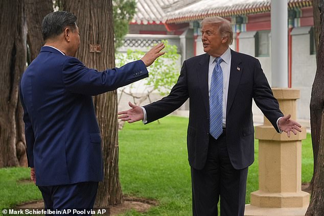 Un raro vistazo al interior del complejo secreto en el corazón del poder chino… mientras Trump revela su alegría por un “hermoso” regalo de su “amigo” Xi