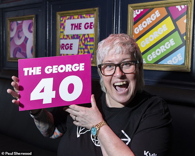 ¡Jorge tiene 40 años! Mientras el icónico bar de Dublín entra en su quinta década, su DJ residente dice que si bien es conocido por sus espectáculos extravagantes y apariciones de celebridades, sus clientes habituales se sorprenderán al saber la verdadera razón por la que…