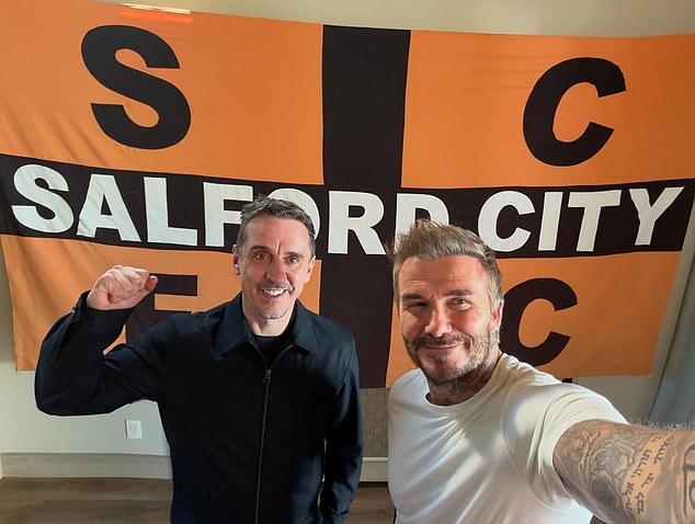 ¡David Beckham y Gary Neville van a Wembley! El club de leyendas de la Liga Dos del Man United, Salford City, ha reservado su lugar en la final del play-off