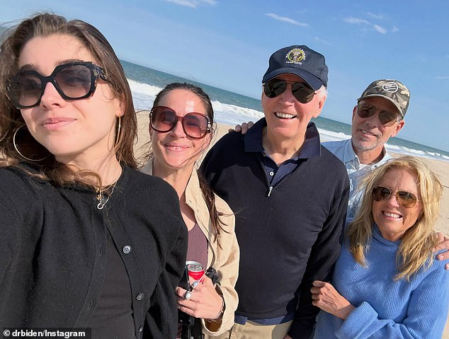 Joe Biden emerge de su retiro forzoso en el segundo aniversario del video CRINGE que desbarató su campaña presidencial y envió a Trump a la Casa Blanca.